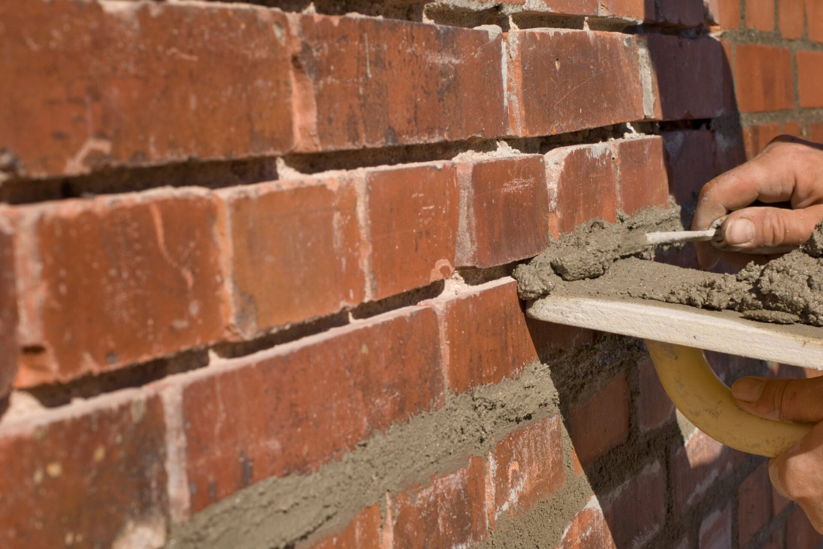 Brick-Tucking_iStock-182176654